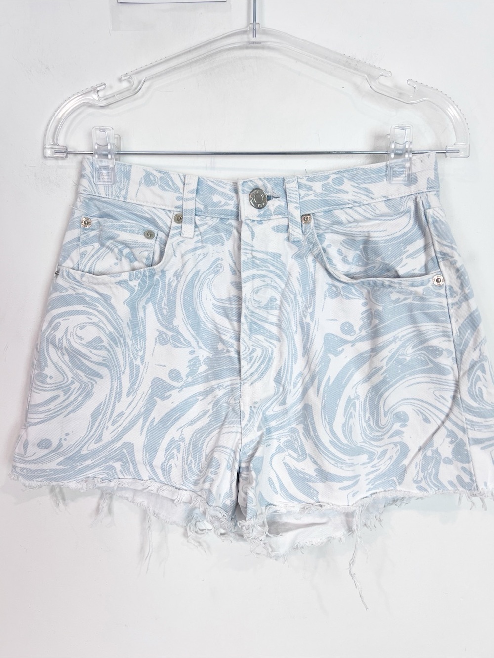 ZARA BLUE WHITE SWIRL PATTERN DENIM SHORTS FRAY HEM BUTTON FLY SZ 4